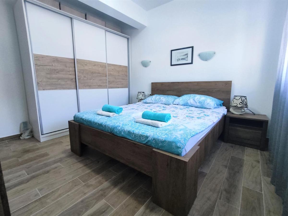 טרוגיר Sunny Attic Apartment With Balcony & Modern City Apartment With Outdoor Area, No Balcony מראה חיצוני תמונה
