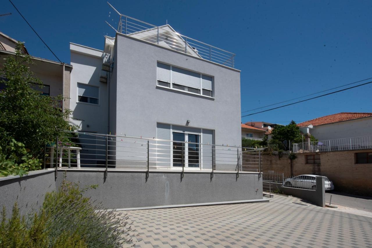 טרוגיר Sunny Attic Apartment With Balcony & Modern City Apartment With Outdoor Area, No Balcony מראה חיצוני תמונה